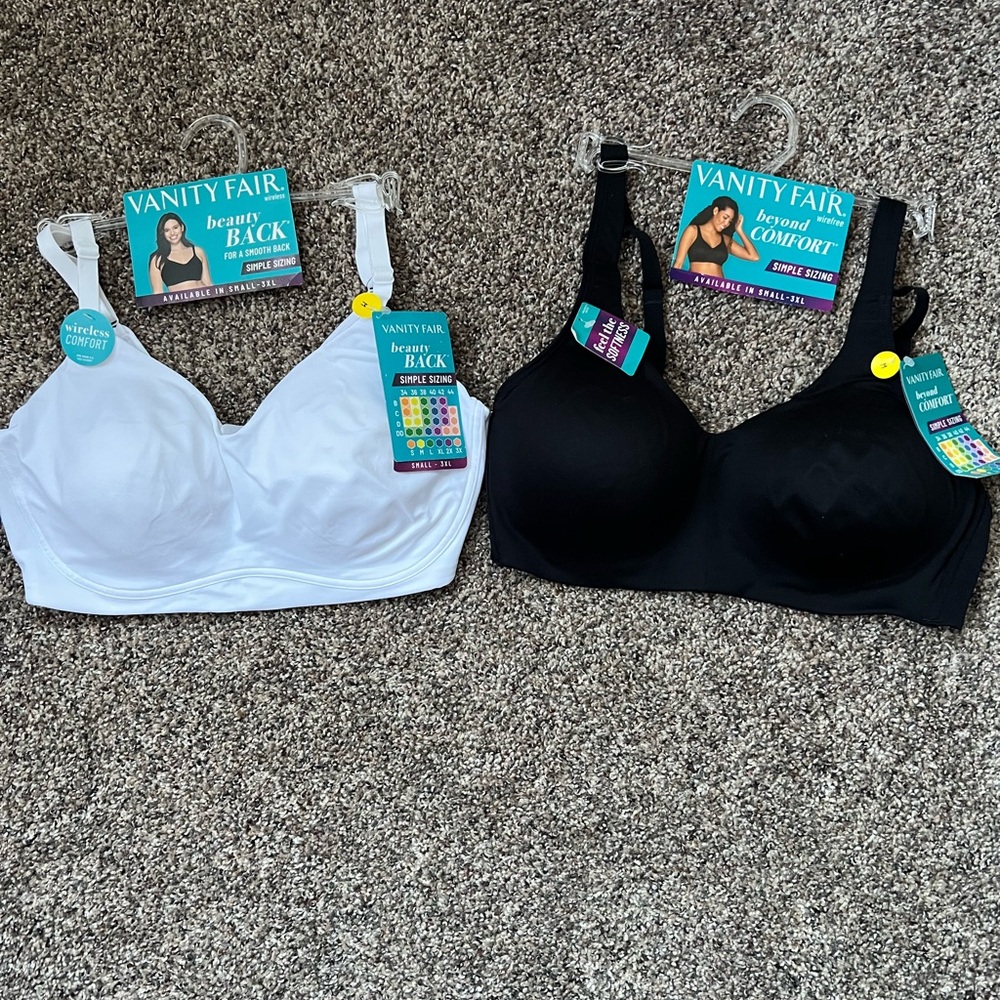 VANITY FAIR LOT OF 2 PADDED WIRELESS BRAS WHITE AND BLACK SIZE MEDIUM